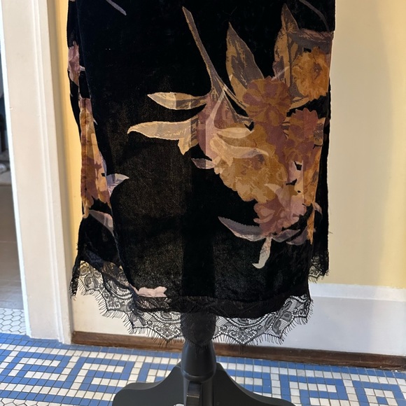Band of Gypsies | Black Floral Velvet Midi Slip Dress - Picture 8 of 9